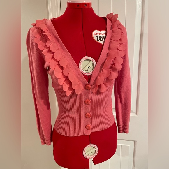 2FOR$30 Y2K Coral Pink Flower Appliqué 3/4 Sleeve Knit Cardigan Sweater - Picture 5 of 11